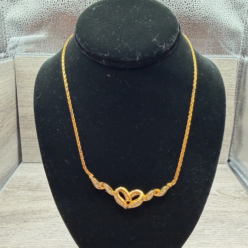 Elegant Gold Tone Heart Necklace‎